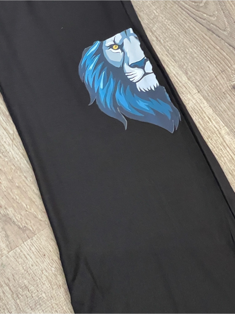 Detroit Lions Flared Yoga Pants with Blue Lion Graphic - Picture 2 of 3